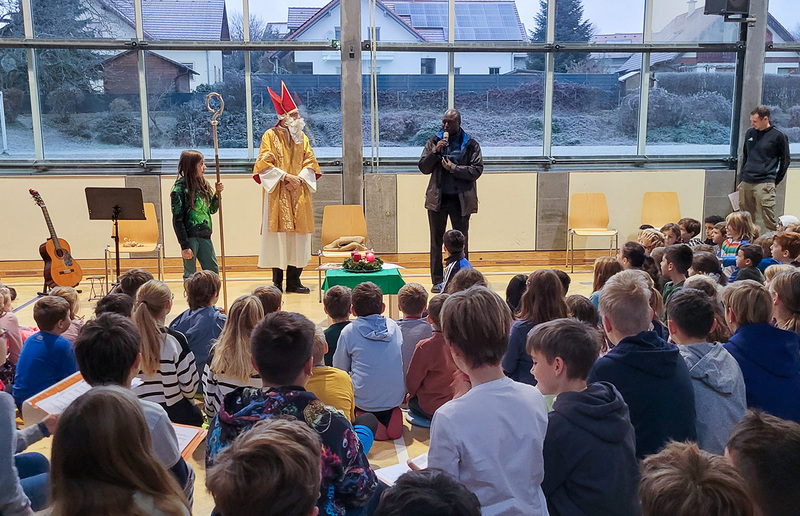 Der Nikolaus war zu Besuch in der Volksschule Raaba / Evelyne Rudolf/VS Raaba