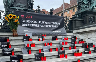 Eine Minute des stillen Gedenkens widmen die österreichischen Suchthilfeorganisationen* am 21. Juli den vielen Menschen, die nach Drogenkonsum verstorben sind. 